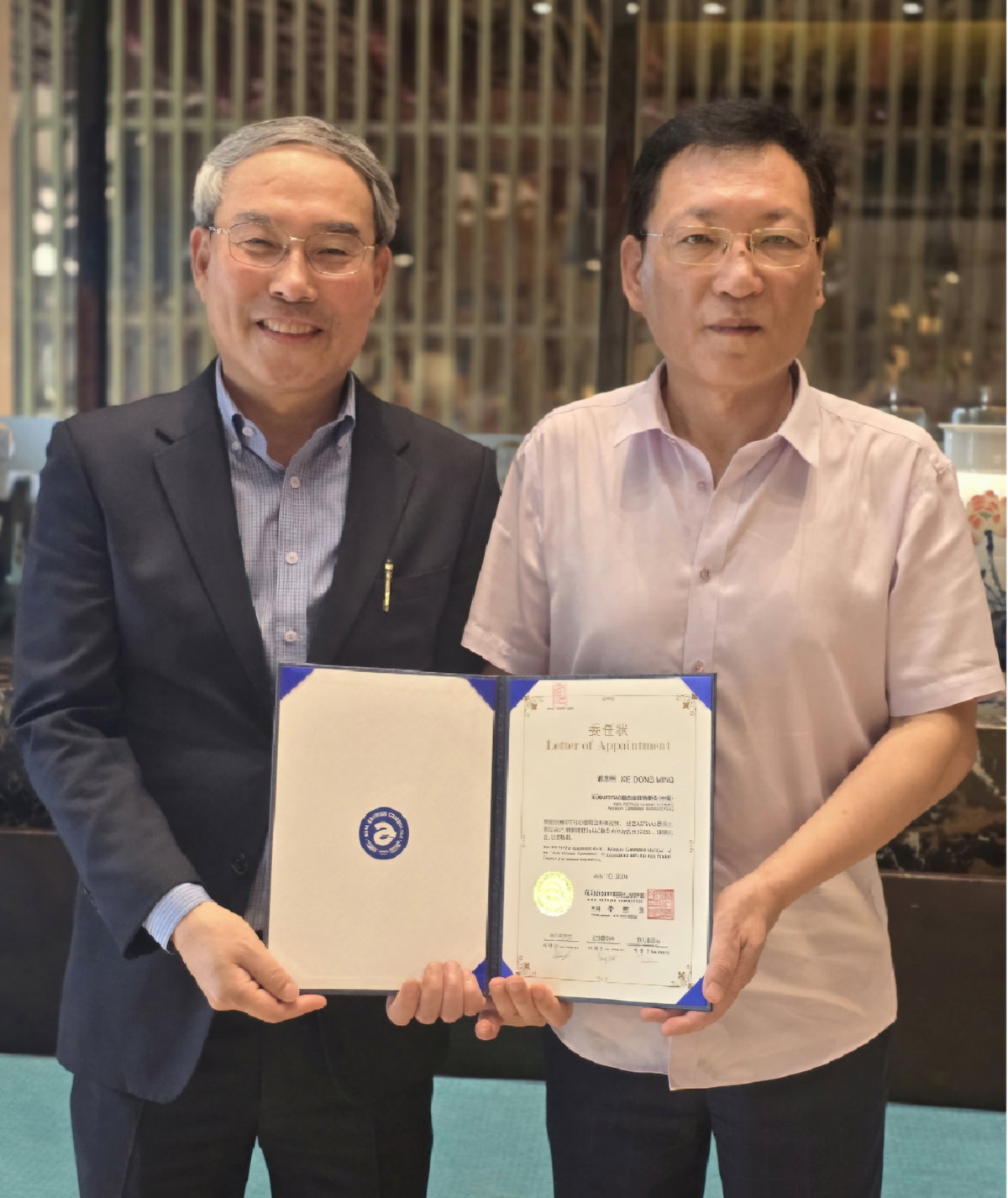 [왼쪽부터 이영준 기획위원장, 사동명(谢东明)]