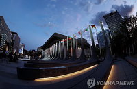95세 노병 X 8세 합창단, 75년 우정 광화문 수놓다