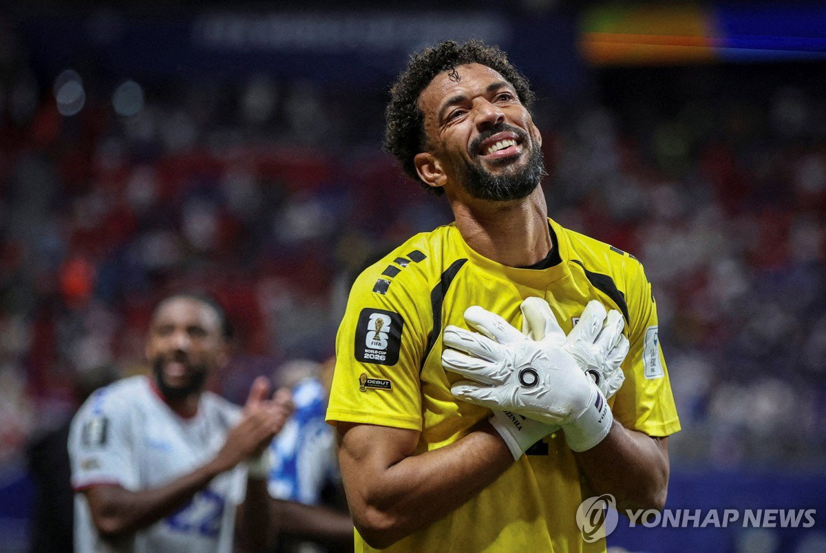 소속팀도 없던 40세 골키퍼 보지냐, 메시·음바페와 어깨 나란히…팬이 뽑은 월드컵 드림팀 선정