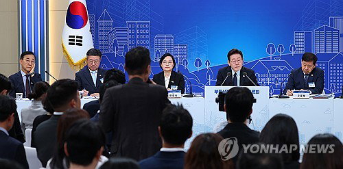 '트리플 강세' 폭탄…이재명 정부, 민간임대·이주비 완화 '주목'