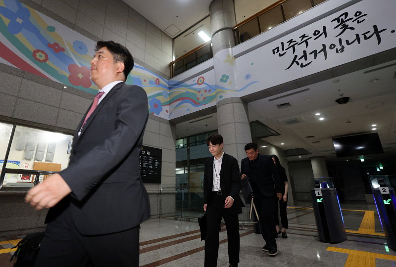 합수본, 중앙선관위 압수수색 종료