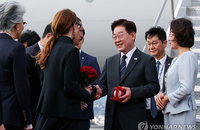 이재명 대통령, 샌프란시스코 도착…'이정후 사인볼' 받고 AI 빅테크 CEO 연쇄 면담 돌입