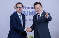 이재명 대통령, 앤트로픽 CEO 만나 "AI 투자 대대적 확대"…한국 과기부와 MOU도 체결