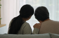 「밤마다 무섭다」 유족 살린 '딸 같은 선생님'…정부 서비스, 희망 쏘다