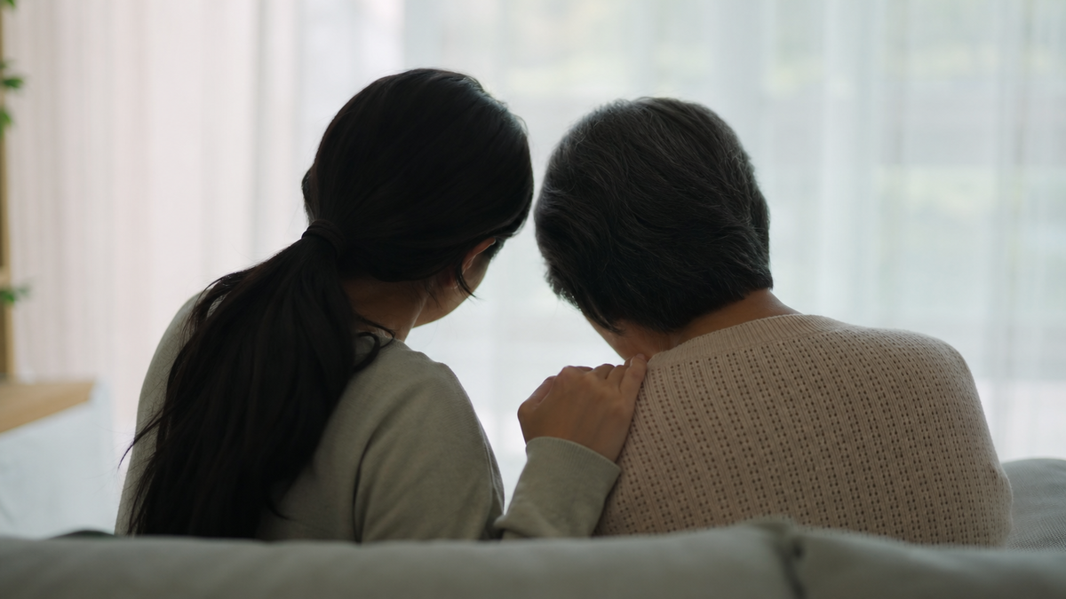 「밤마다 무섭다」 유족 살린 '딸 같은 선생님'…정부 서비스, 희망 쏘다