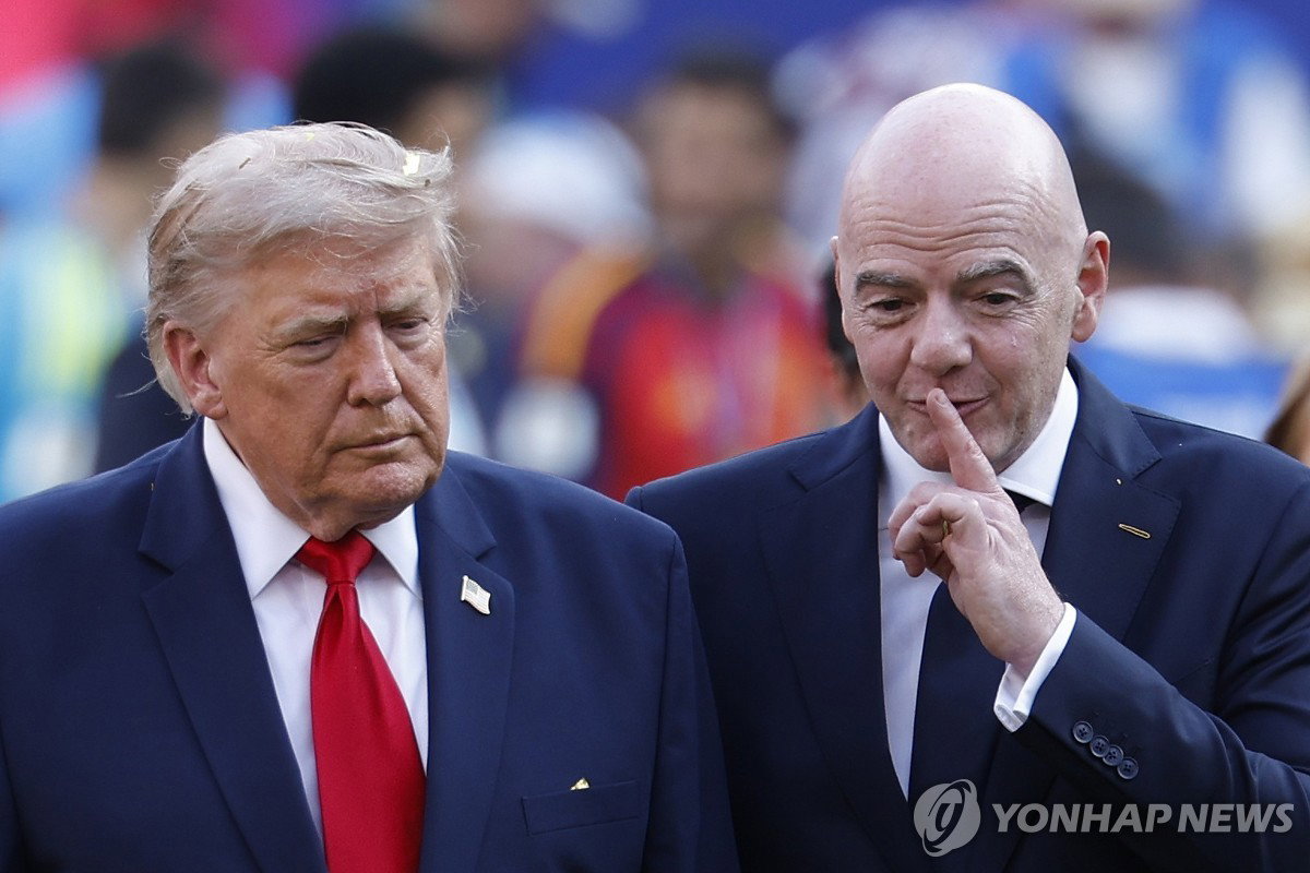 인판티노 FIFA 회장, 비판론자에 작심 반격…