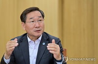 유정복 前 인천시장, '가상자산 2만1천개' 은닉 의혹 압수수색…수사 급물살