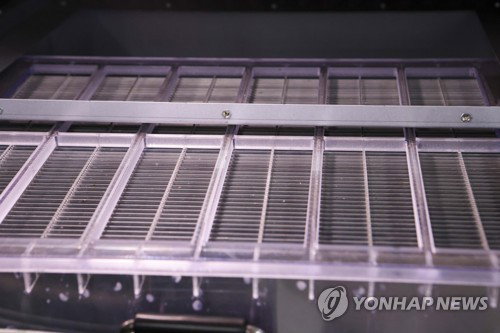 '반값 유혹' 공기청정기 필터, 20개 중 16개 '성능 미달'…금지 유해물질까지