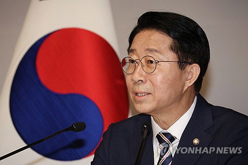 조정식 '현직 연임 개헌' 발언 파장…'이재명 연임' 포석 논란 격화