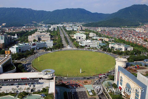 창원 2.8km 중앙대로, '도심 속 섬' 창원광장 깨운다