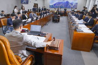 패스트트랙 330일→90일…與 입법 속도전, 野 “다수당 독주”