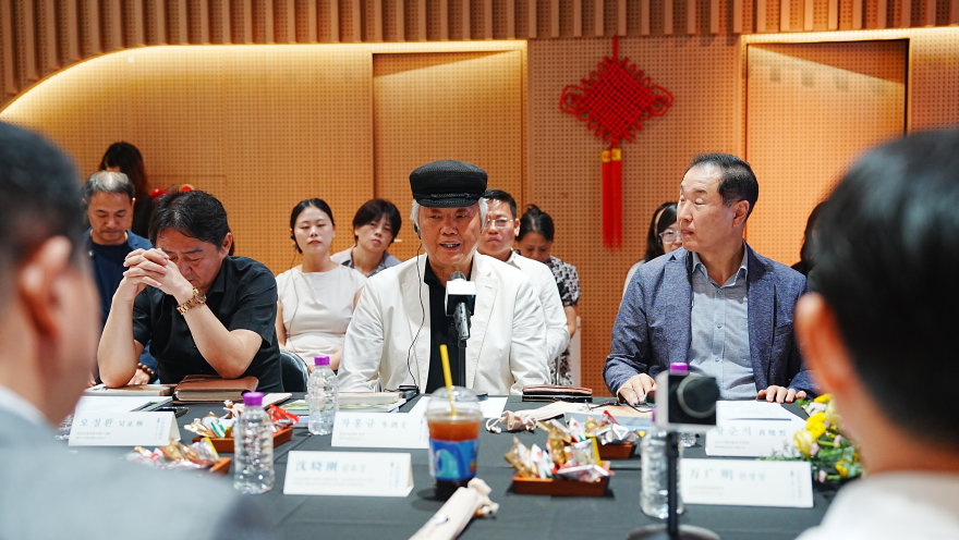 [한중미술협회차홍규 회장의 기조연설, 사진제공: 한중미술협회]
