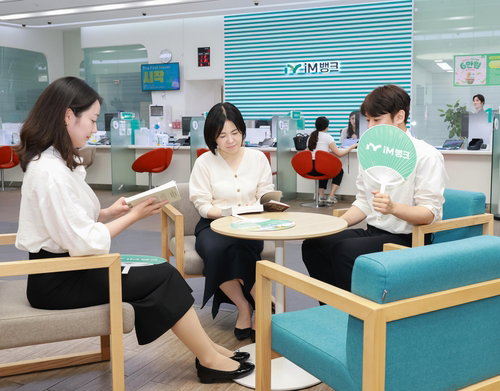 40도 폭염 속 '시원한 반전'…은행, 도심 오아시스 되다