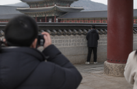 경복궁서 '볼일' 본 중국인... '오줌맥주보다 더럽다' 공분