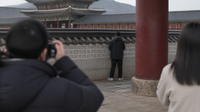 경복궁서 '볼일' 본 중국인... '오줌맥주보다 더럽다' 공분