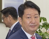 '멱살 논란' 권영진, '자진 탈당' 거부…윤리위 징계 '수용' 선언