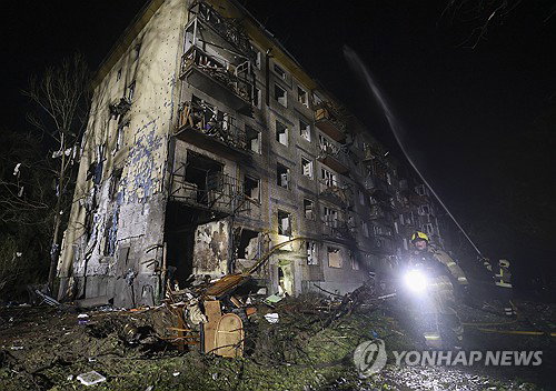 키이우 10명 사망, 러 선박 침몰…러-우크라 '인프라 타격전' 최고조