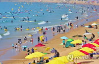 '생수 목욕' 충격…피서 절정 만리포 '기습 단수' 대란