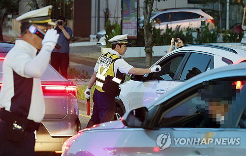왕십리 새벽 '쾅!'...20대 만취운전, 상가 들이받아 '아찔'