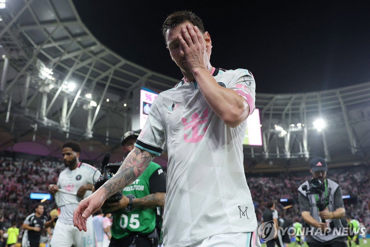 월드컵 후 돌아온 메시, 복귀전 무득점…레반도프스키는 MLS 홈 데뷔골 '멀티 골' 폭발