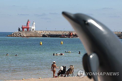 42.5도 사상 초유 폭염…정부 '중대본 2단계' 비상 대응