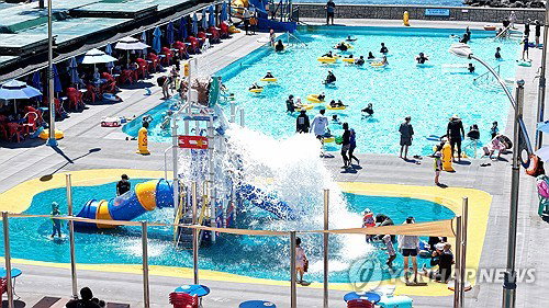 제주 35.7도 '역대급 불볕'…온열질환 52명, 1명 사망