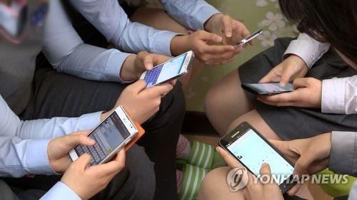 11歳でソーシャルメディア開始、学業成績が6ヶ月の格差に衝撃