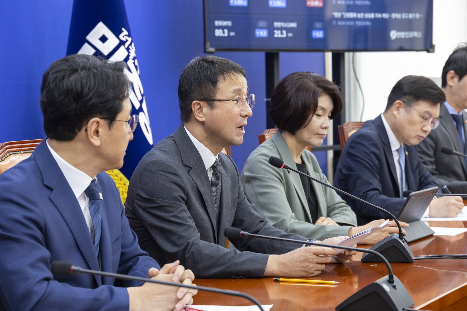 “부동산 세제 개편 논쟁 본격화…與, 조세 정상화와 민심 사이 고심”