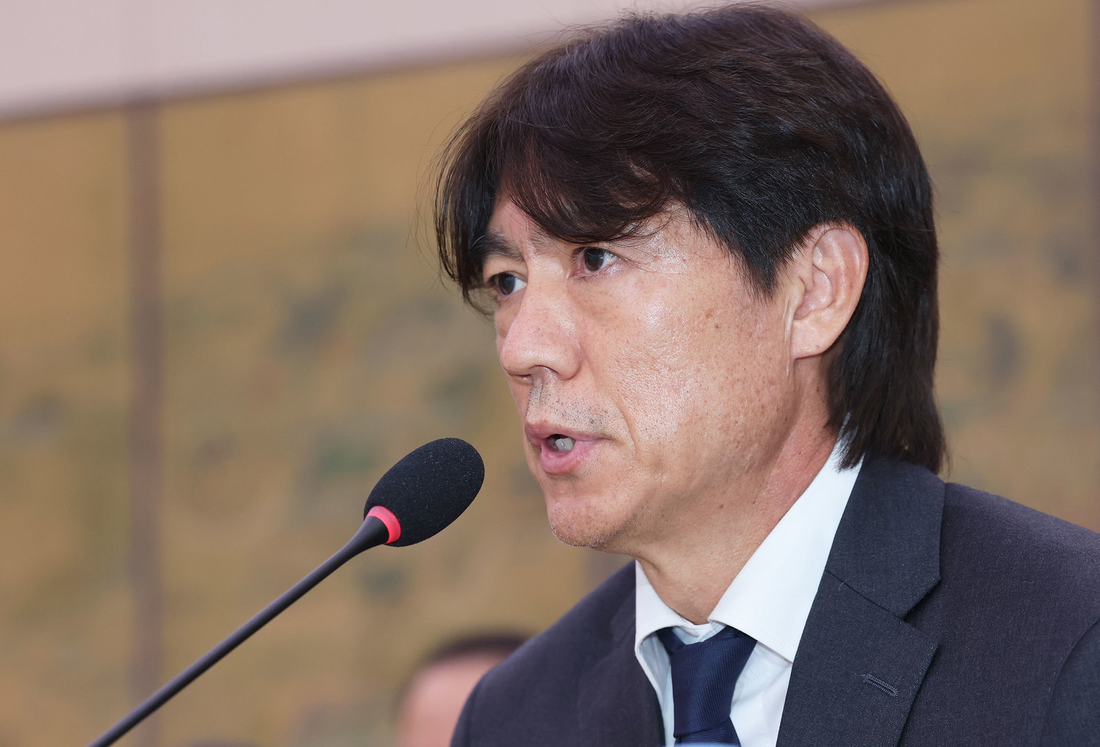 경찰, 홍명보 비공개 소환 조사…축구대표팀 감독 선임 의혹 수사 본격화