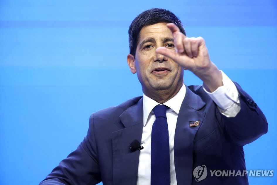 Big Tech Faces AI Spending Dilemma as Stocks Slip Ahead of Earnings ...