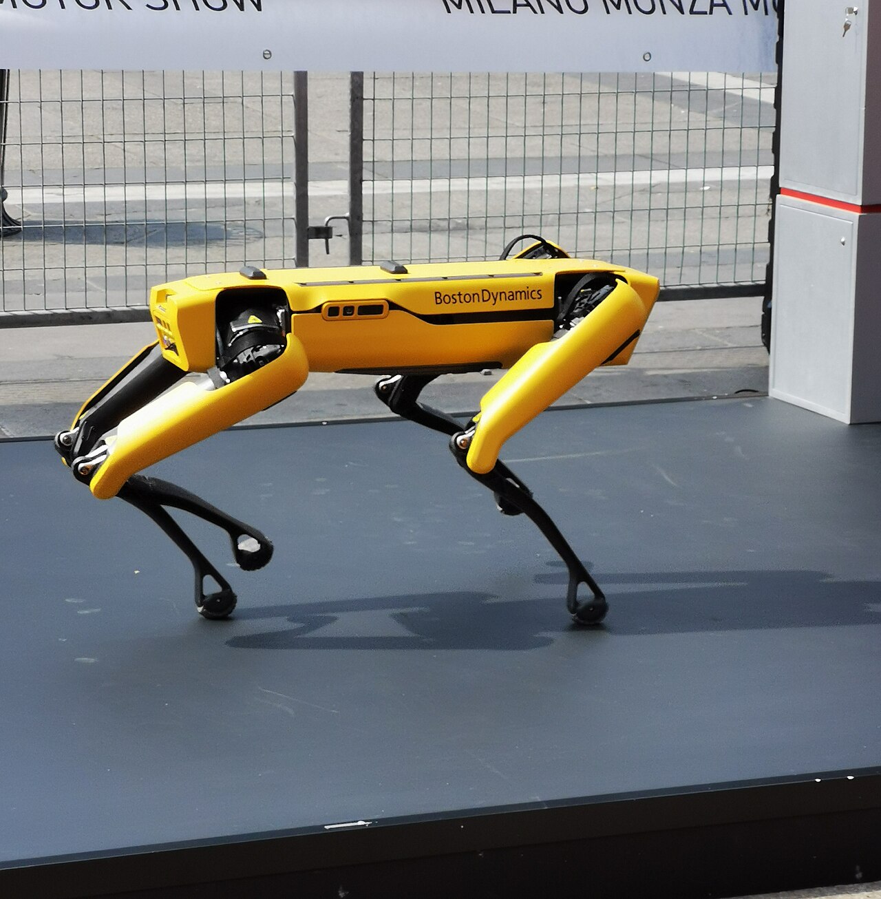 Tagalog Contract Boston Dynamics employees protest supply of robot to U.S. ICE ...