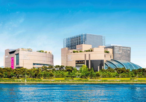 Shinsegae to Acquire Lotte Centum City Store, Plans to Create Complex ...