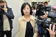 ‘송일국 옷깃공방’ 김 기자 징역 8월… 법정 구속