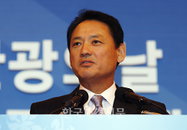 유인촌 문화부 장관, ‘박쥐’, ‘7급 공무원’ 흥행에 기쁘다!