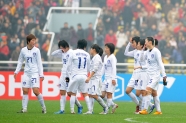 올해 2월 24일 오후 중국 영천 스타디움에서 진행된 2008 동아시아축구대회 여자부 한국과 북한의 경기에서 0대4로 패한 여자대표팀이 아쉬워하며 경기장을 빠져나가고 있다.