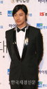 [JK포토] 백상예술대상 주지훈, “저 앤티크로 상 받았어요~”