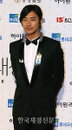 [JK포토] 백상예술대상 주지훈, “조각 같이 서서 포즈~”