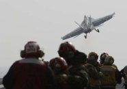 이륙하는 F/A-18전투기
