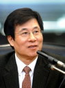 신경민 “지금은 입열 때가 아니다”
