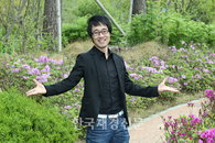 [JK포토] 어색한(?) 포즈 판유걸, ‘이제 봄이구나~’