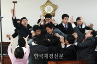 ‘시티홀’ 첫 방송, 의회장 난동 장면 공개 ‘실감나네~’