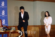 [JK포토]설경구·송윤아, 기자회견 中 “제동 씨가 축하한다고~”