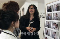 [재경TV] 사진작가로 변신한 가수 빽가, ‘THE Faces’ 톱스타 23인 사진전 개최