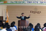 [JK포토] ‘스승의 달’ 이윤호 장관, 1일 선생님 체험
