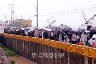 [JK포토] 봉화마을 분향소, 노무현 전 대통령 서거 ‘끝없는 조문 행렬’