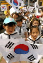 현충일엔 태극기를..고사리손의 캠페인