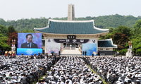 현충일 추념식 참석한 이명박 대통령 ‘국가 안보 강조’