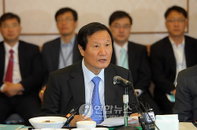 윤증현 기획재정부 장관, ‘하반기적 재정 정책 지속’