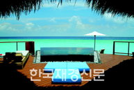 몰디브 콘스탄스 할라벨리 리조트, 비치방갈로서 해변 감상을