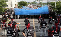 쌍용차, 비해고임직원-노조 밤샘대치
